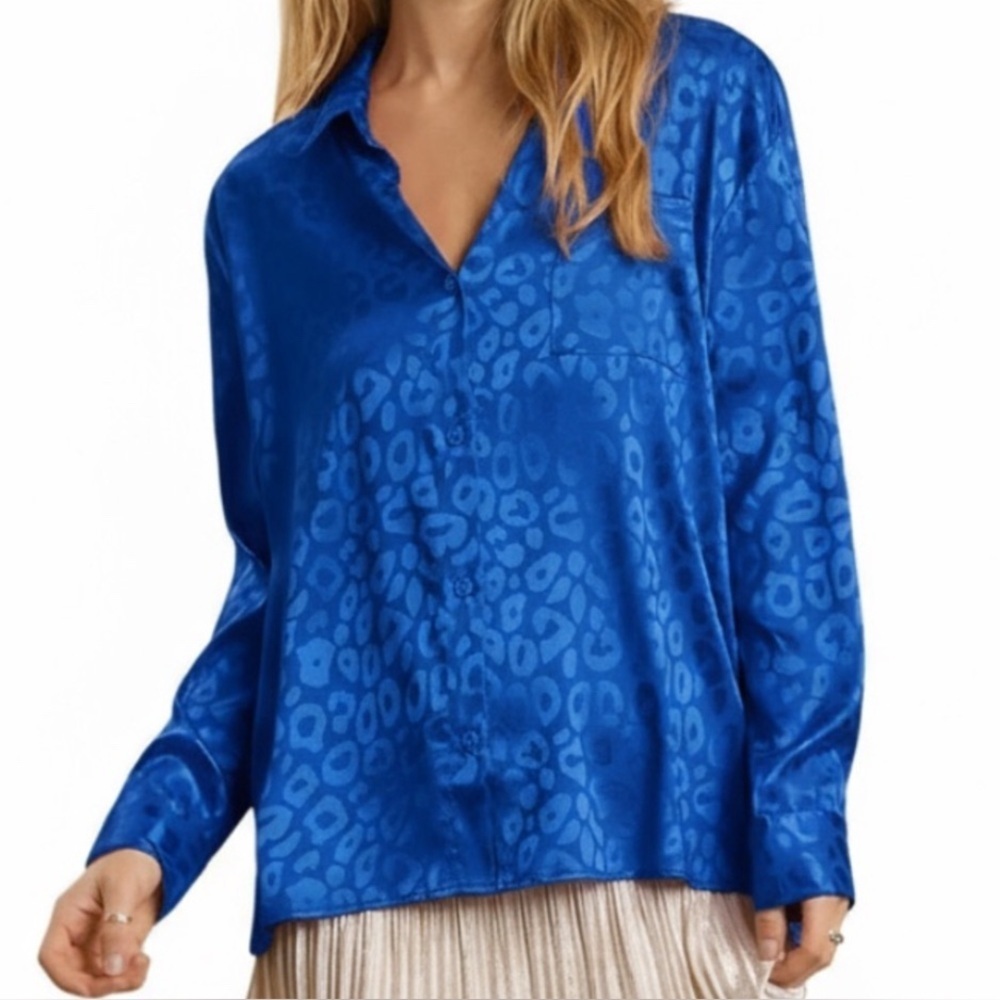 Umgee Size 1XL Blue Shadow Satin Leopard Button Down Shirt Monochrome Sexy NWT